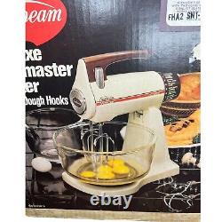 Vtg 1983 Sunbeam Deluxe Mixmaster Mixer Avec Des Crochets Dough Brand New Old Stock